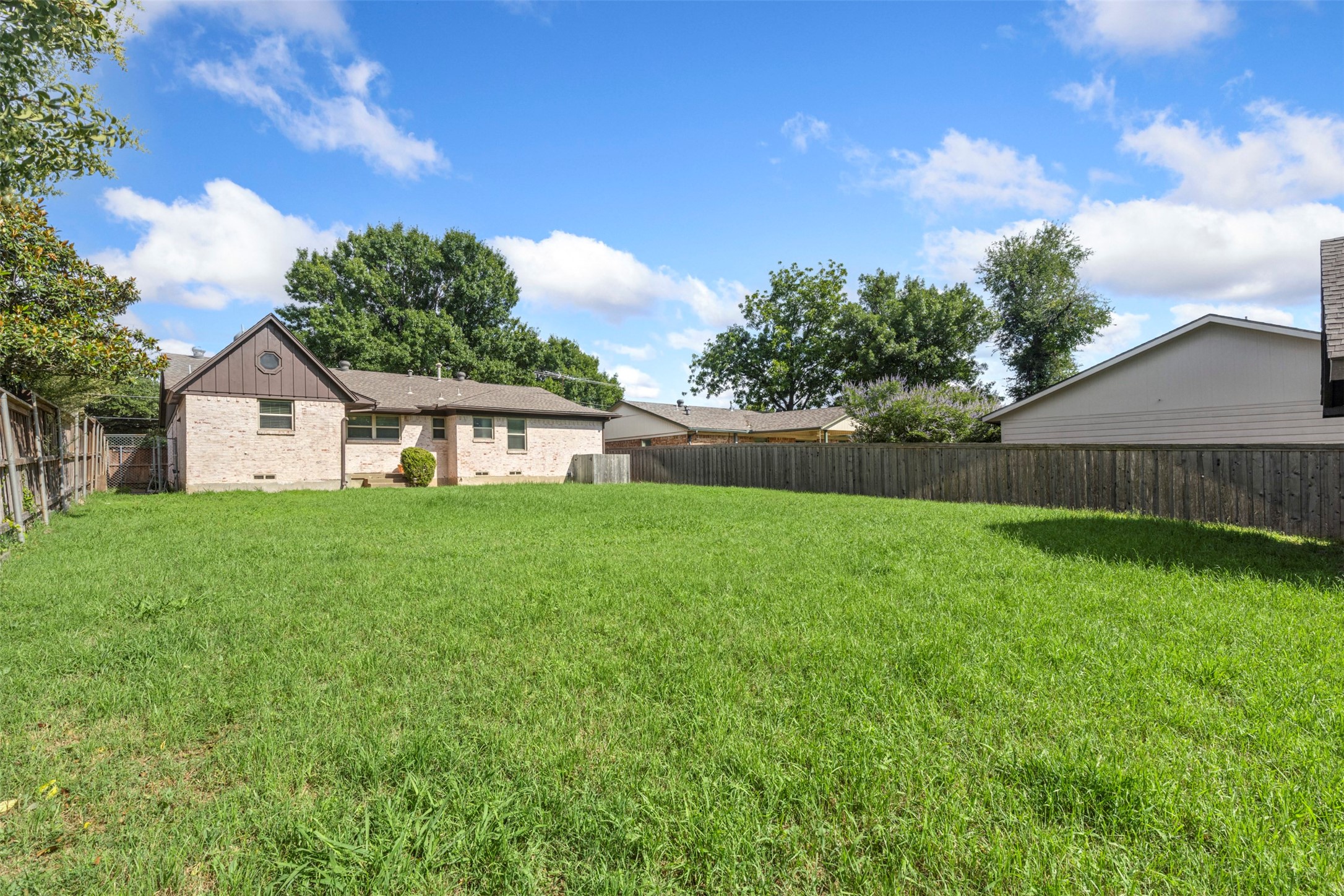 9209 Boundbrook Avenue Dallas TX 75243