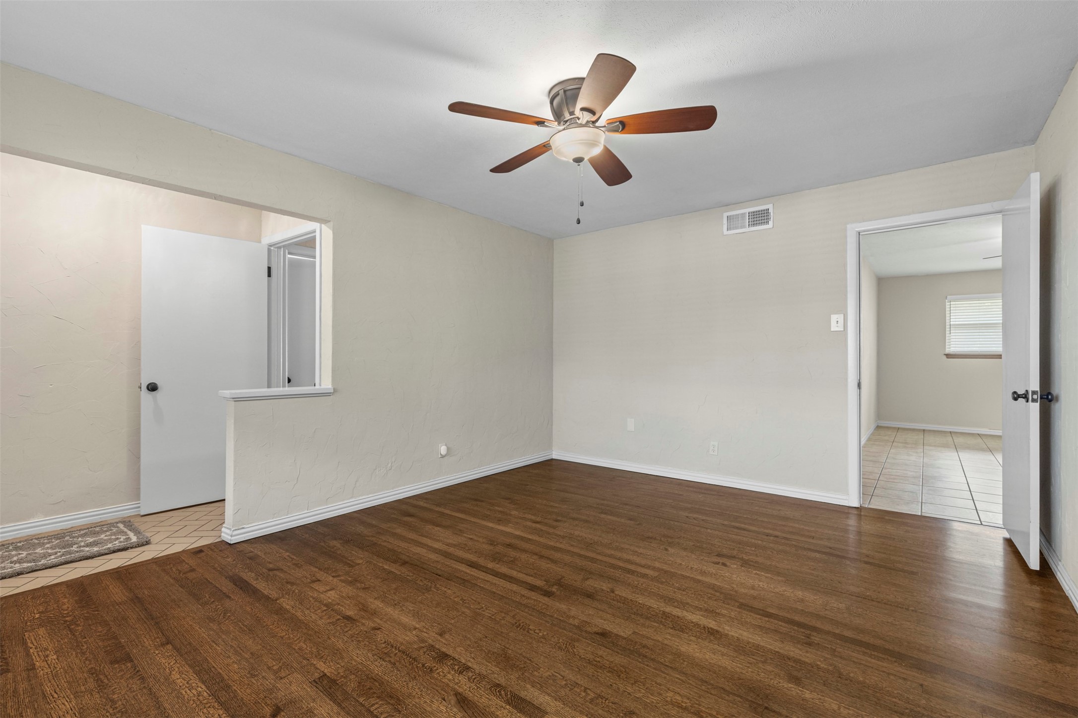 9209 Boundbrook Avenue Dallas TX 75243