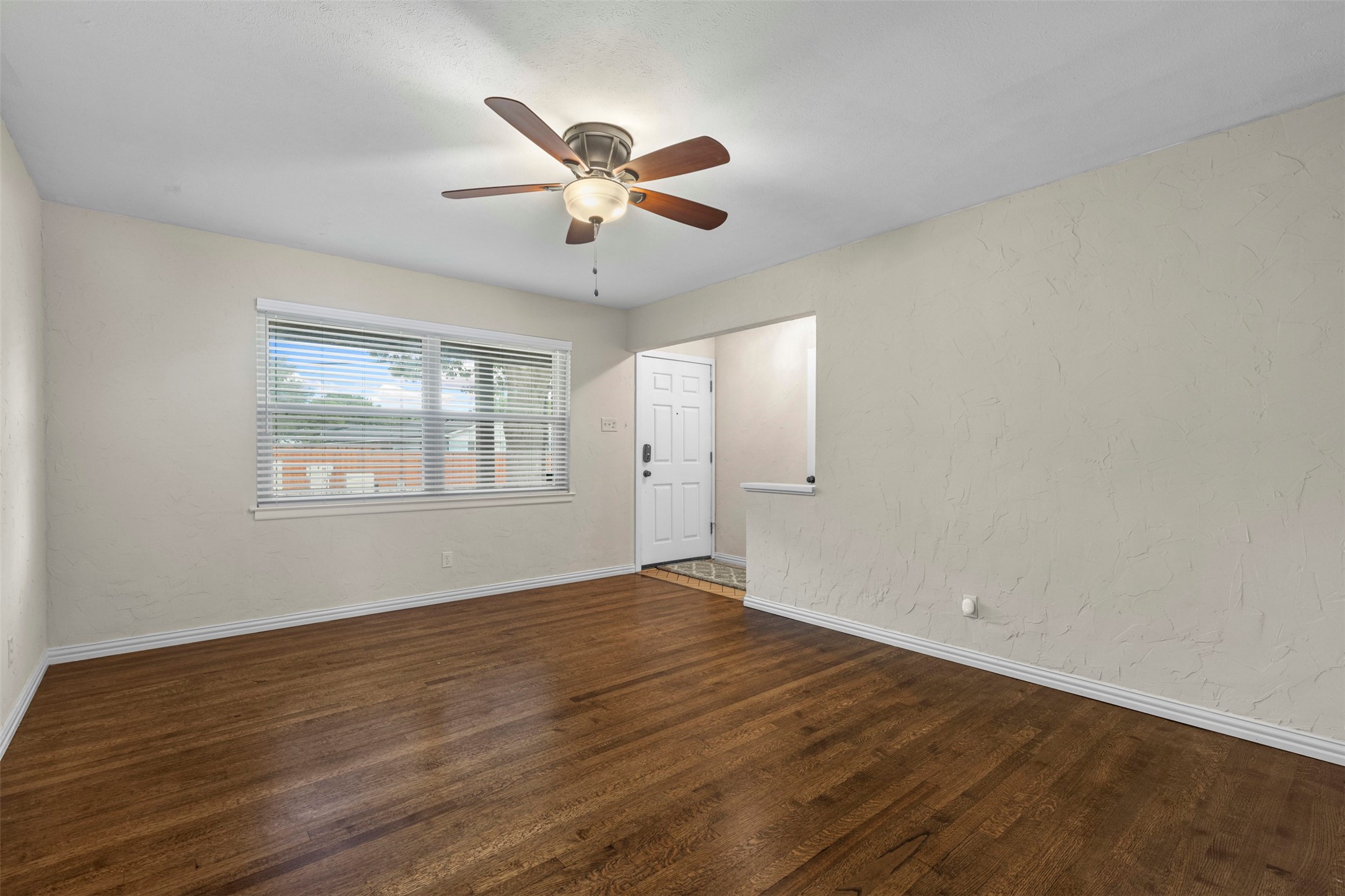 9209 Boundbrook Avenue Dallas TX 75243