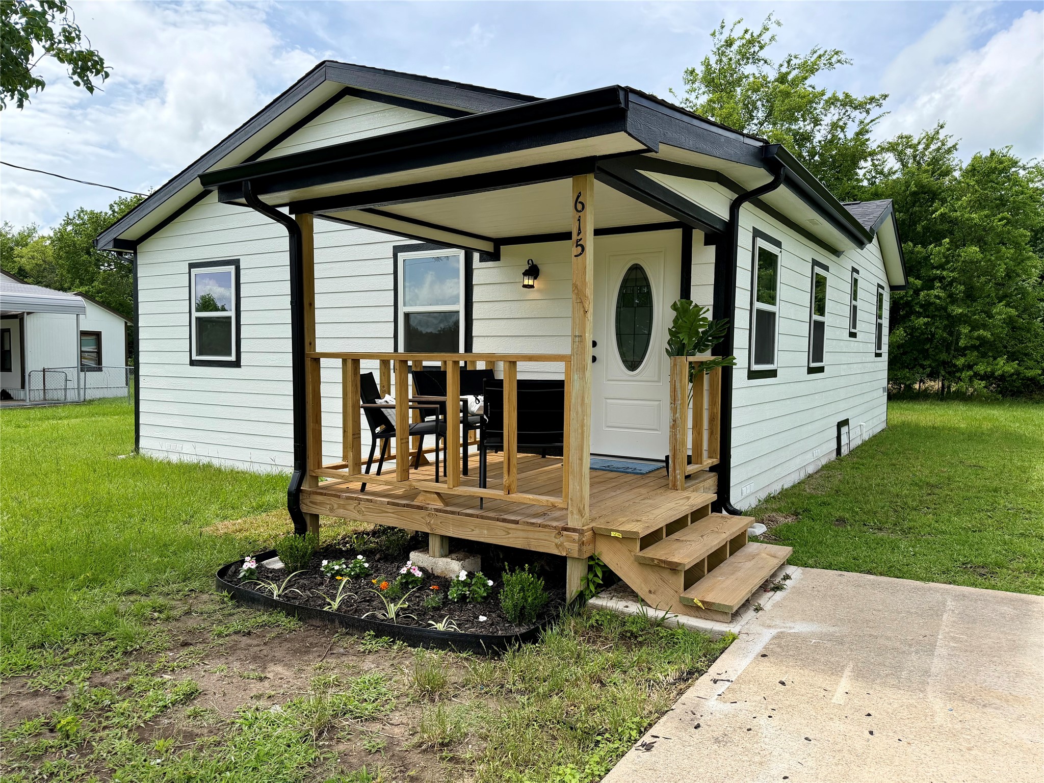 615 Smith Circle Point TX 75472