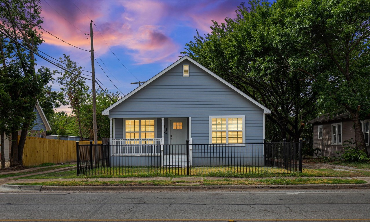 958 E Allen Avenue Fort Worth TX 76104