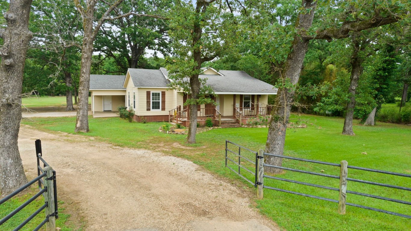 1931 Us Highway 271 S Bogata TX 75417