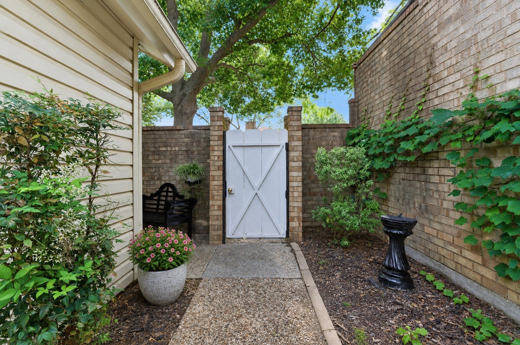 618 Castlewood Lane Arlington TX 76012