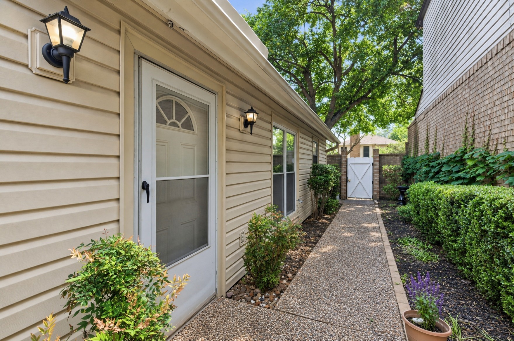 618 Castlewood Lane Arlington TX 76012