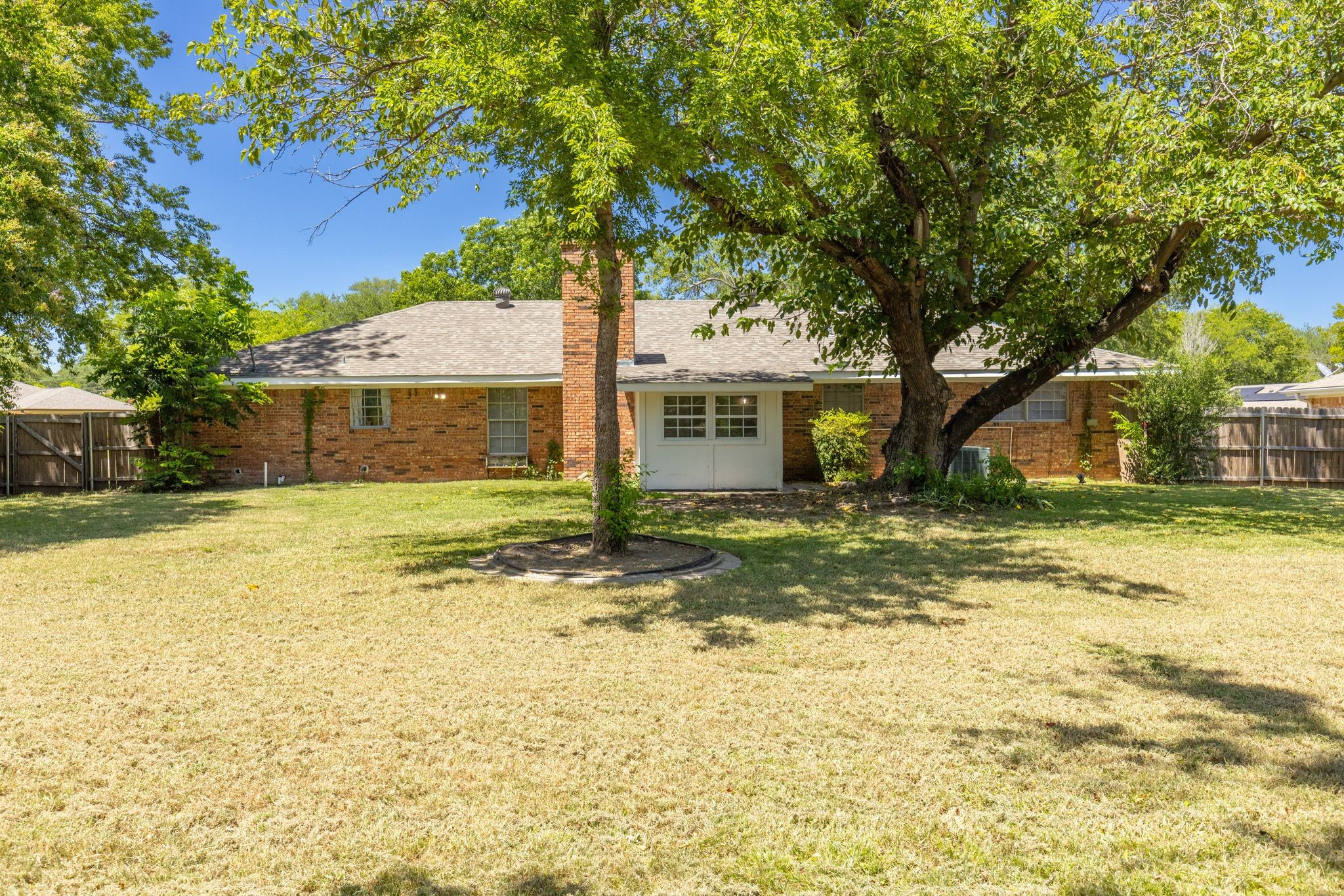 148 Royal Lane Commerce TX 75428