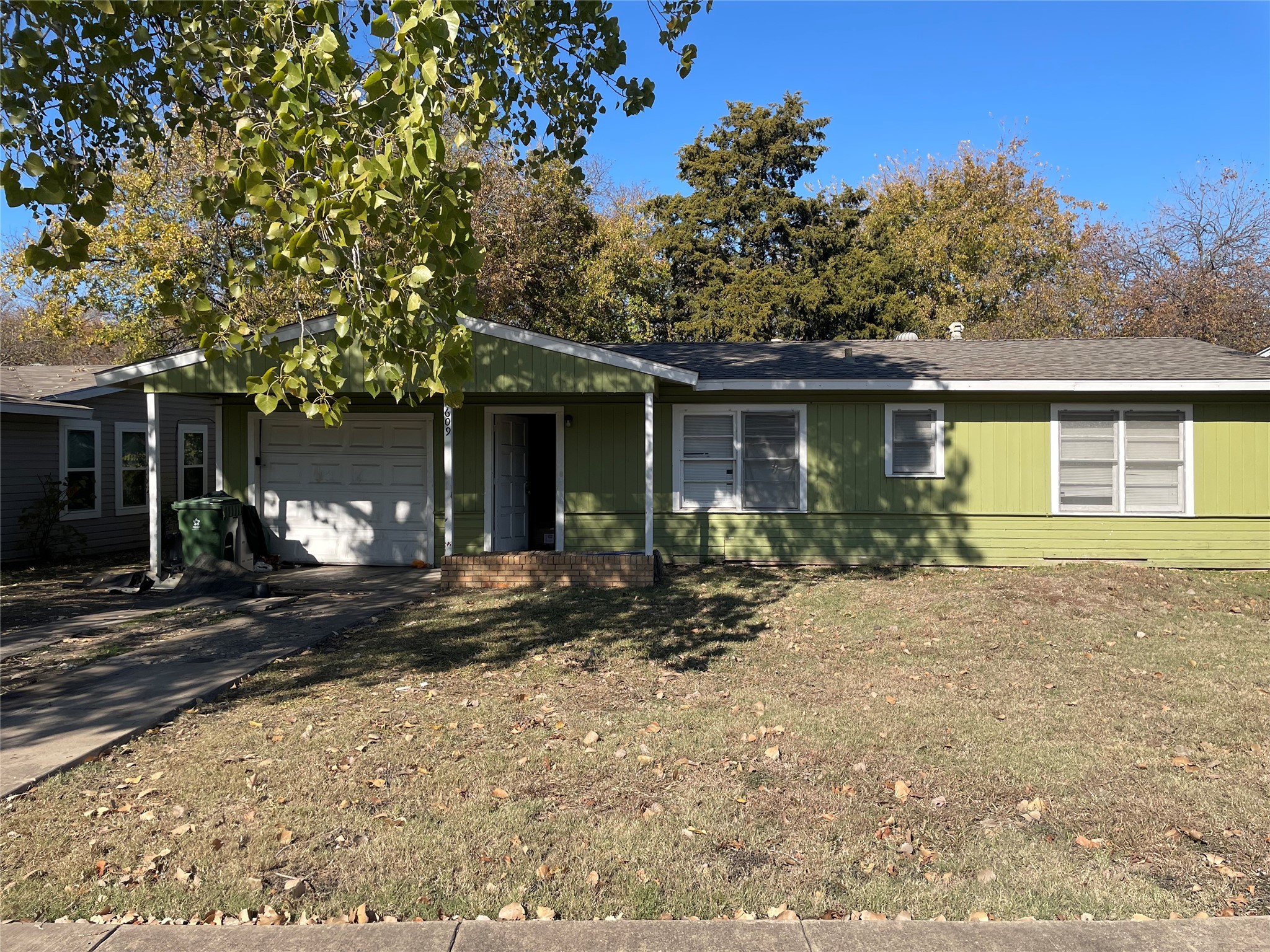 1609 Florence Street Arlington TX 76010