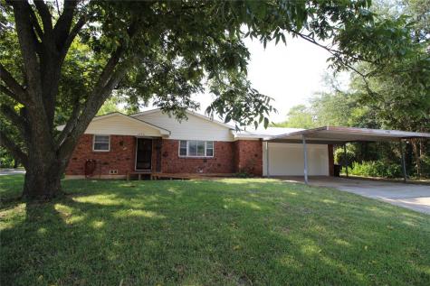 1036 Park Center Street Benbrook TX 76126