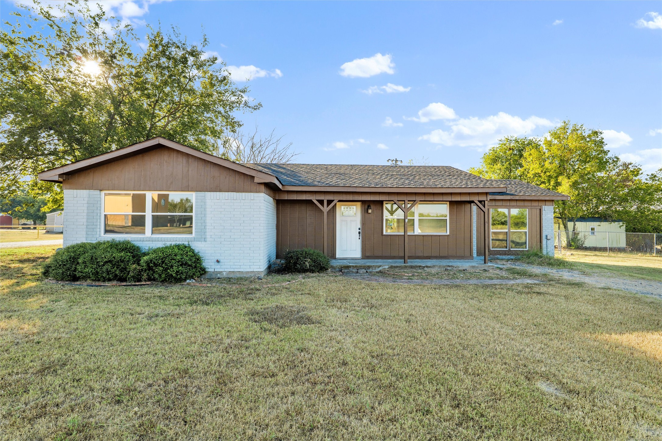 100 W Dilworth Italy TX 76651
