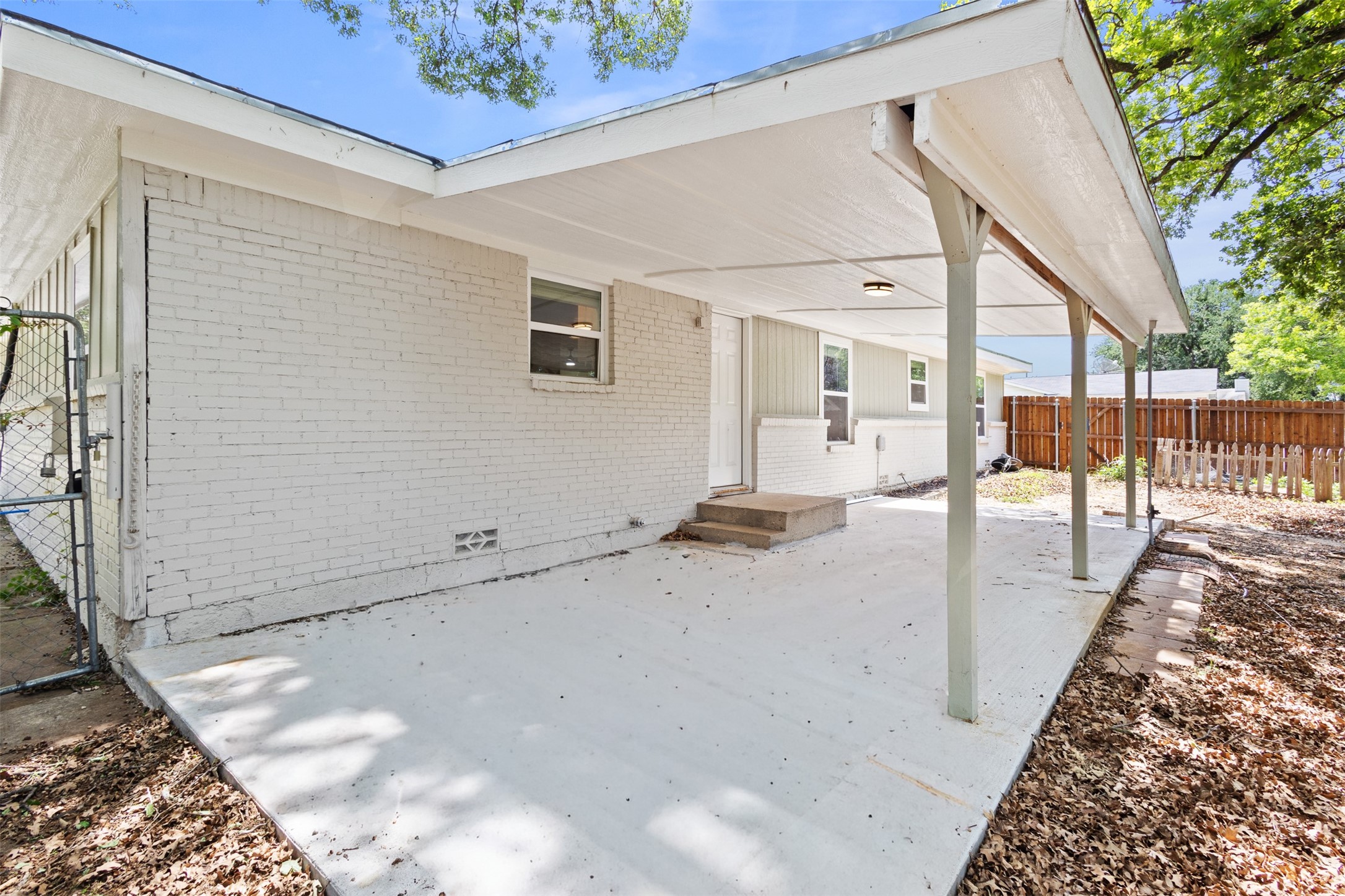914 Vine Street Euless TX 76040