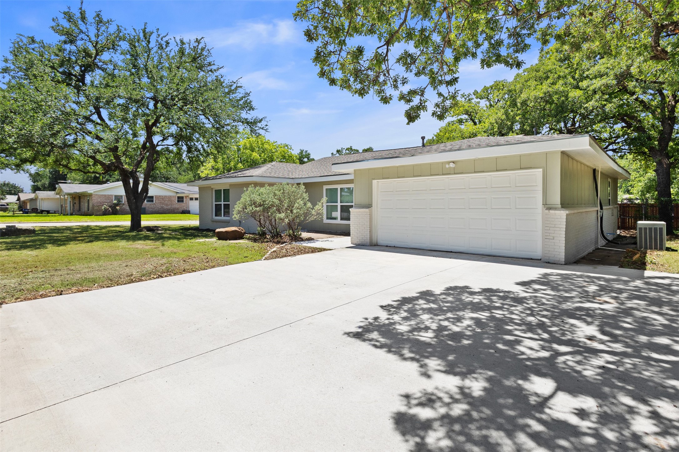 914 Vine Street Euless TX 76040
