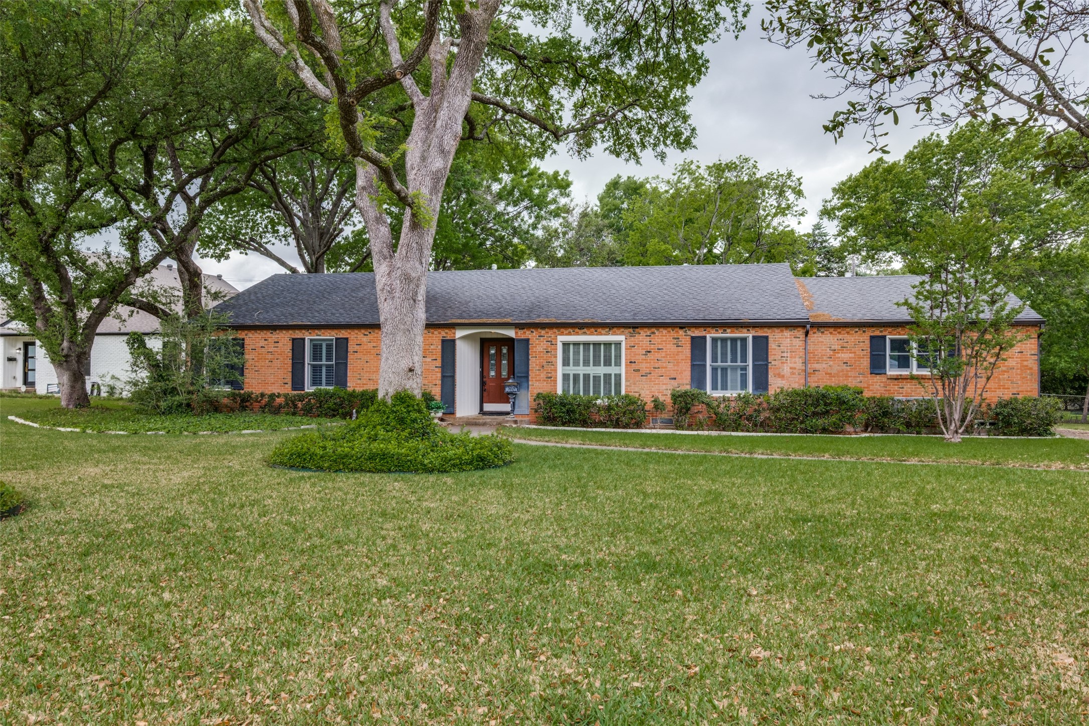 10417 Hedgeway Drive Dallas TX 75229