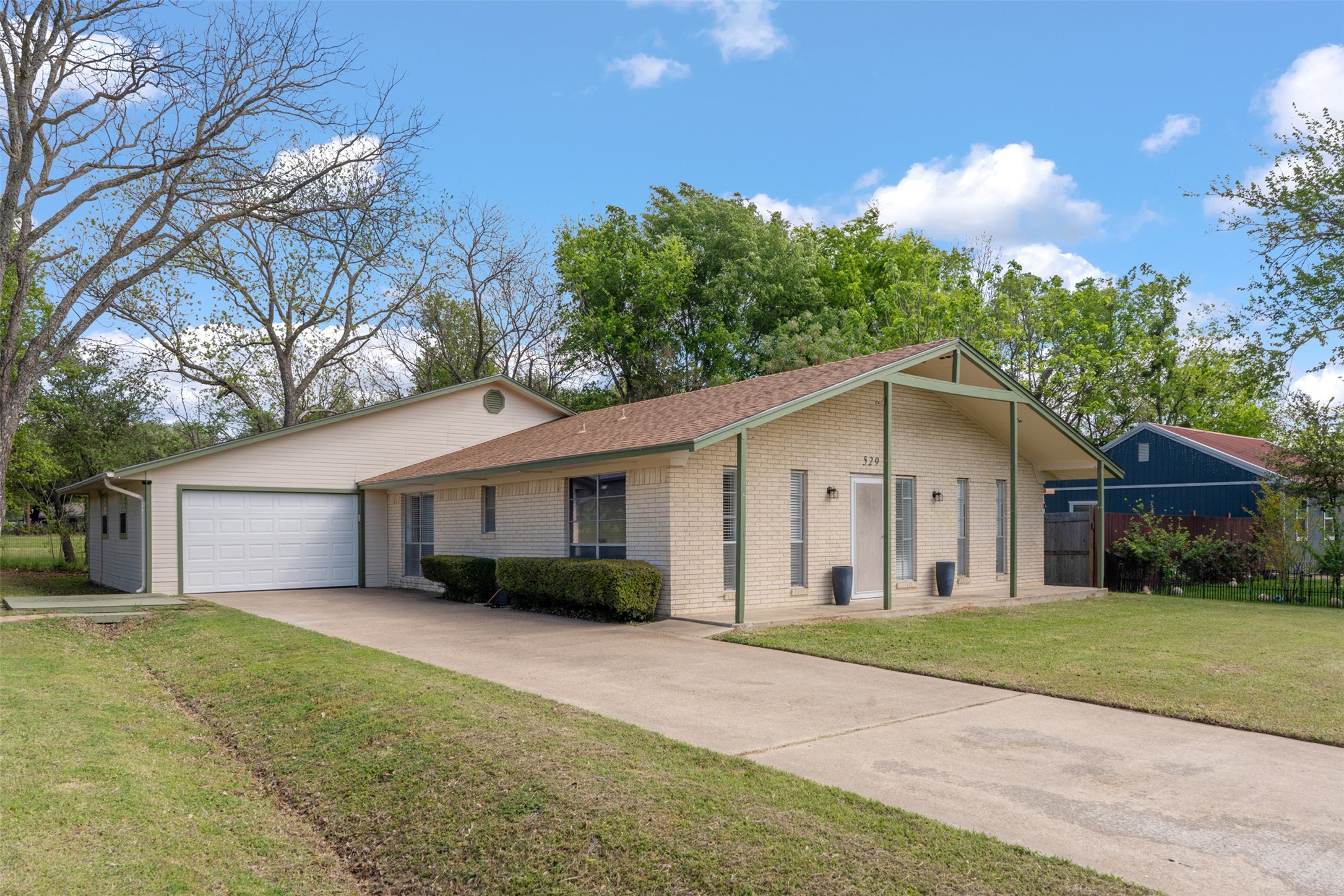 529 E Kempner Mabank TX 75147