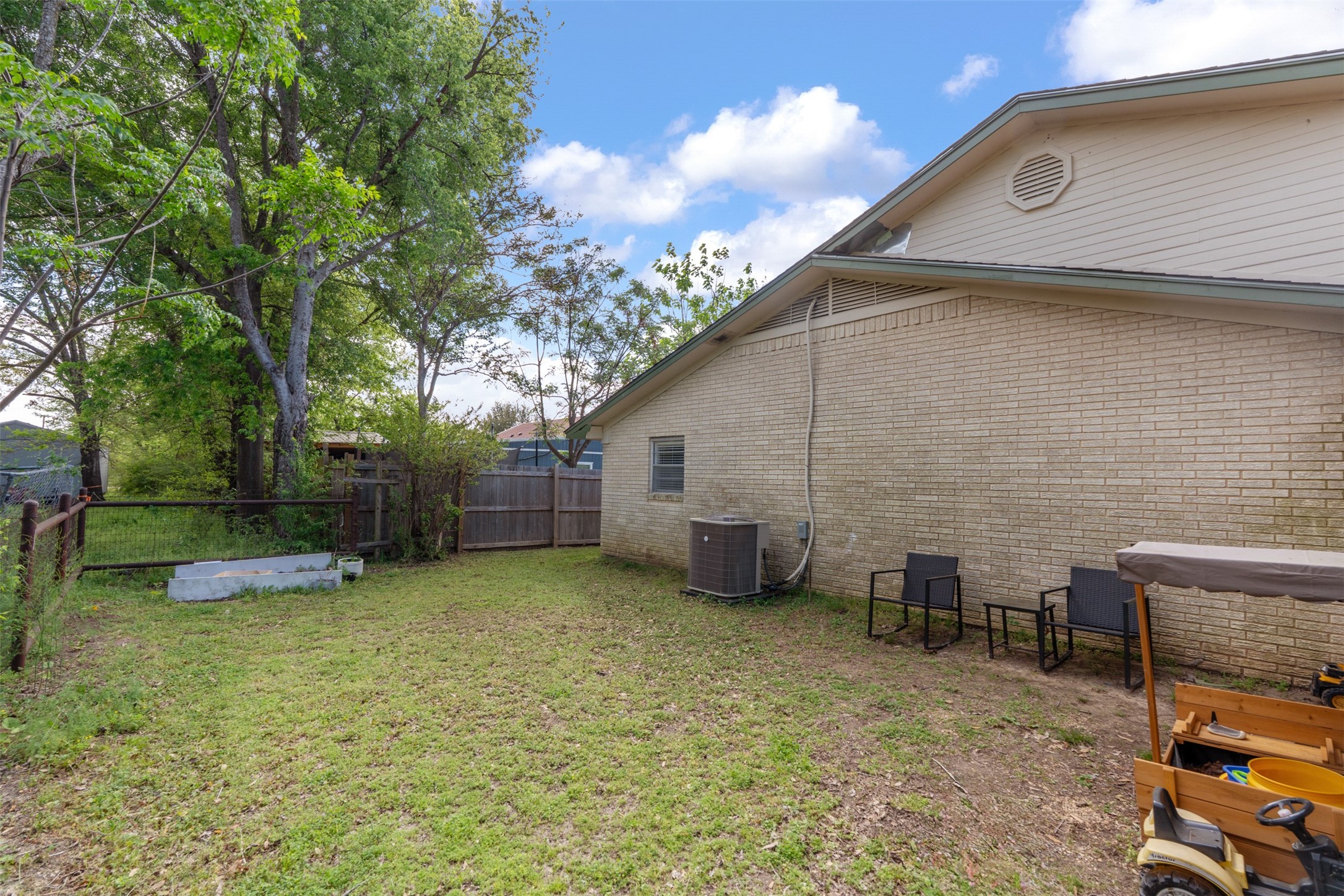 529 E Kempner Mabank TX 75147