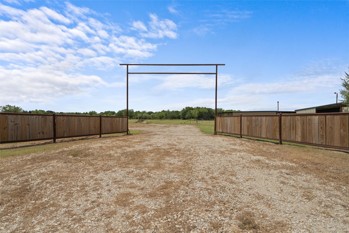 1300 SW County Road 3040 Corsicana TX 75110