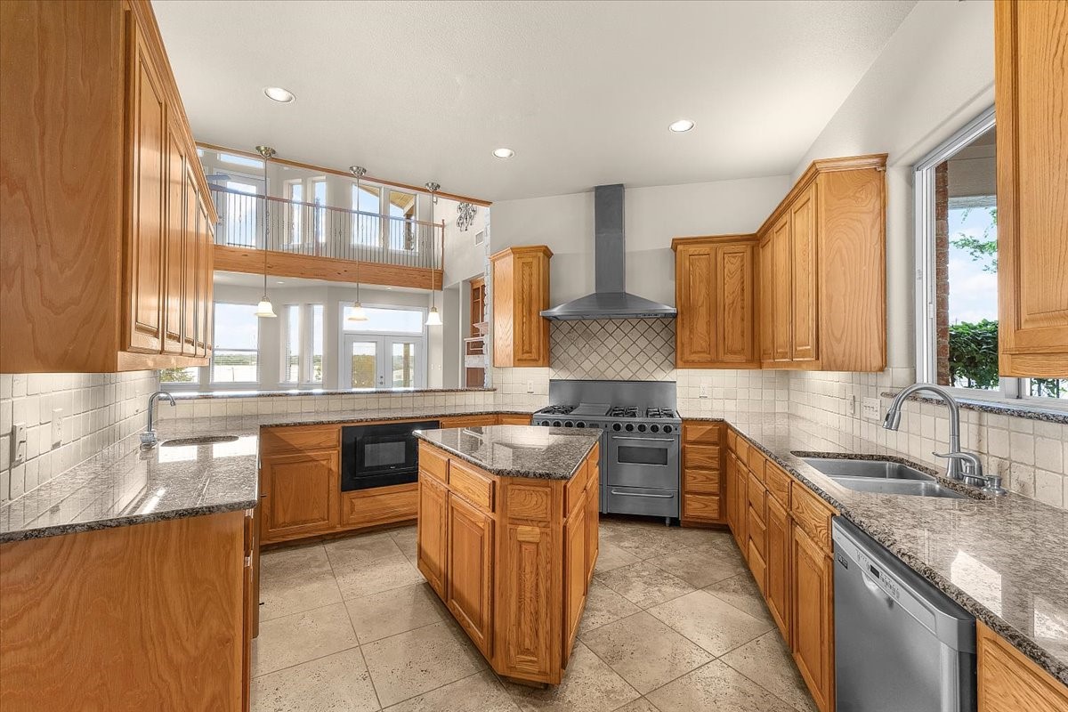 203 W Lake Drive Weatherford TX 76087