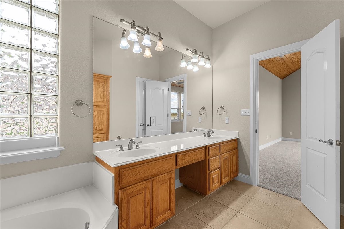 203 W Lake Drive Weatherford TX 76087