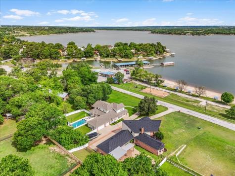 203 W Lake Drive Weatherford TX 76087