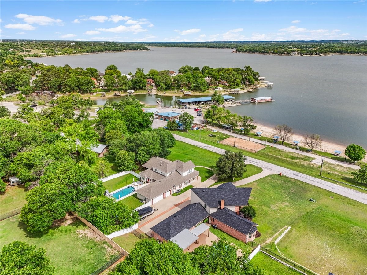 203 W Lake Drive Weatherford TX 76087