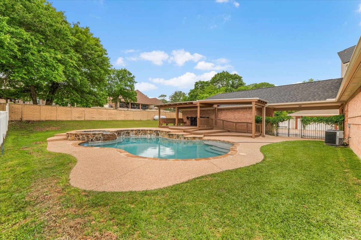 203 W Lake Drive Weatherford TX 76087