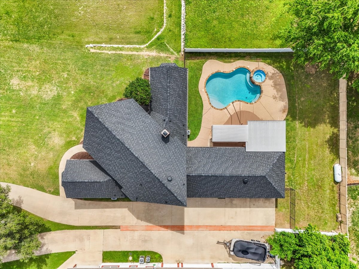 203 W Lake Drive Weatherford TX 76087