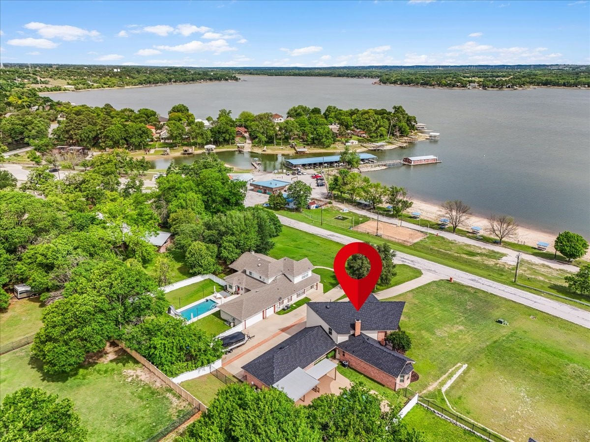 203 W Lake Drive Weatherford TX 76087