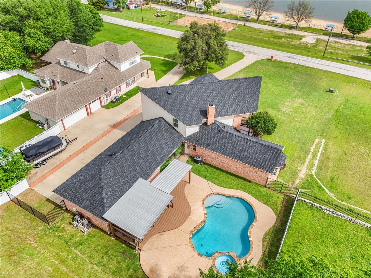 203 W Lake Drive Weatherford TX 76087