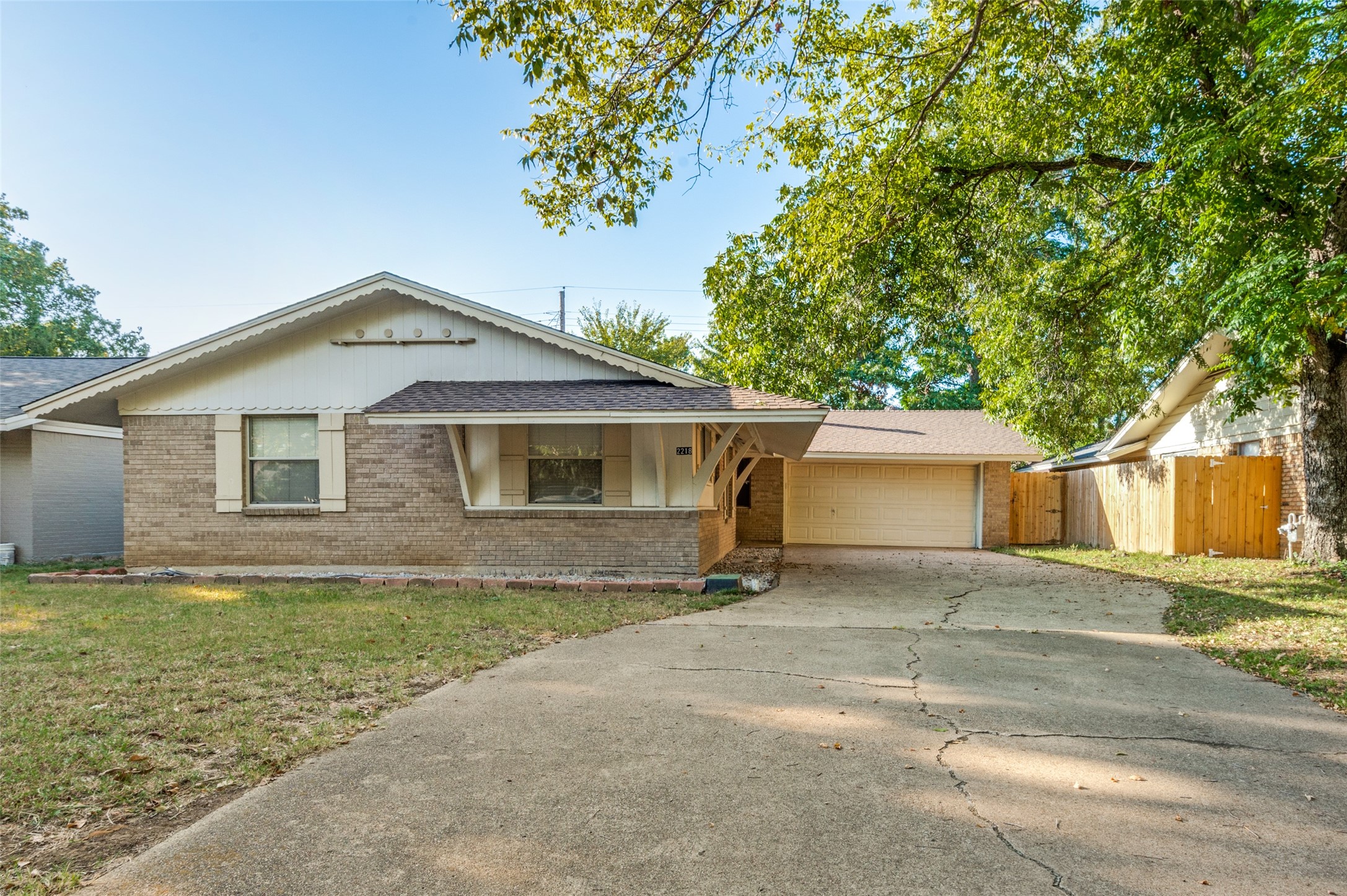 2218 Royal Oaks Drive Irving TX 75060
