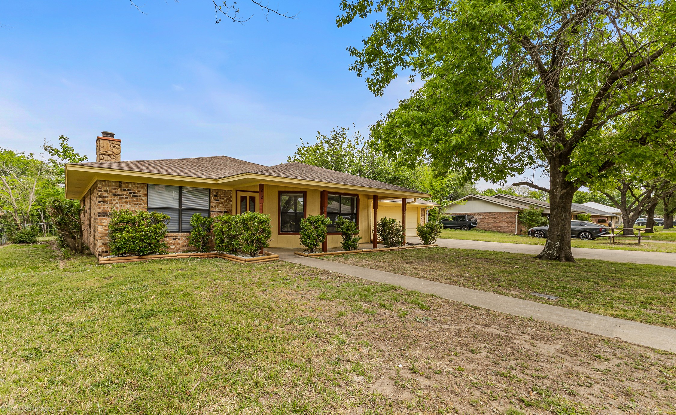 212 W Mcafee Street Mabank TX 75147