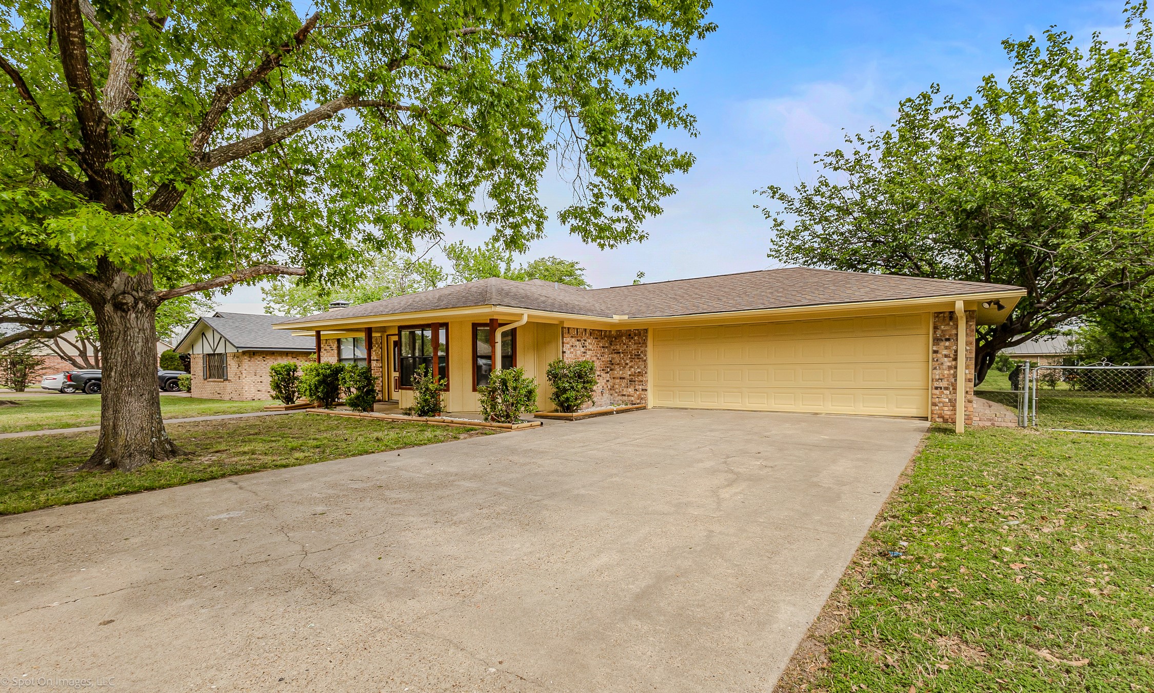 212 W Mcafee Street Mabank TX 75147