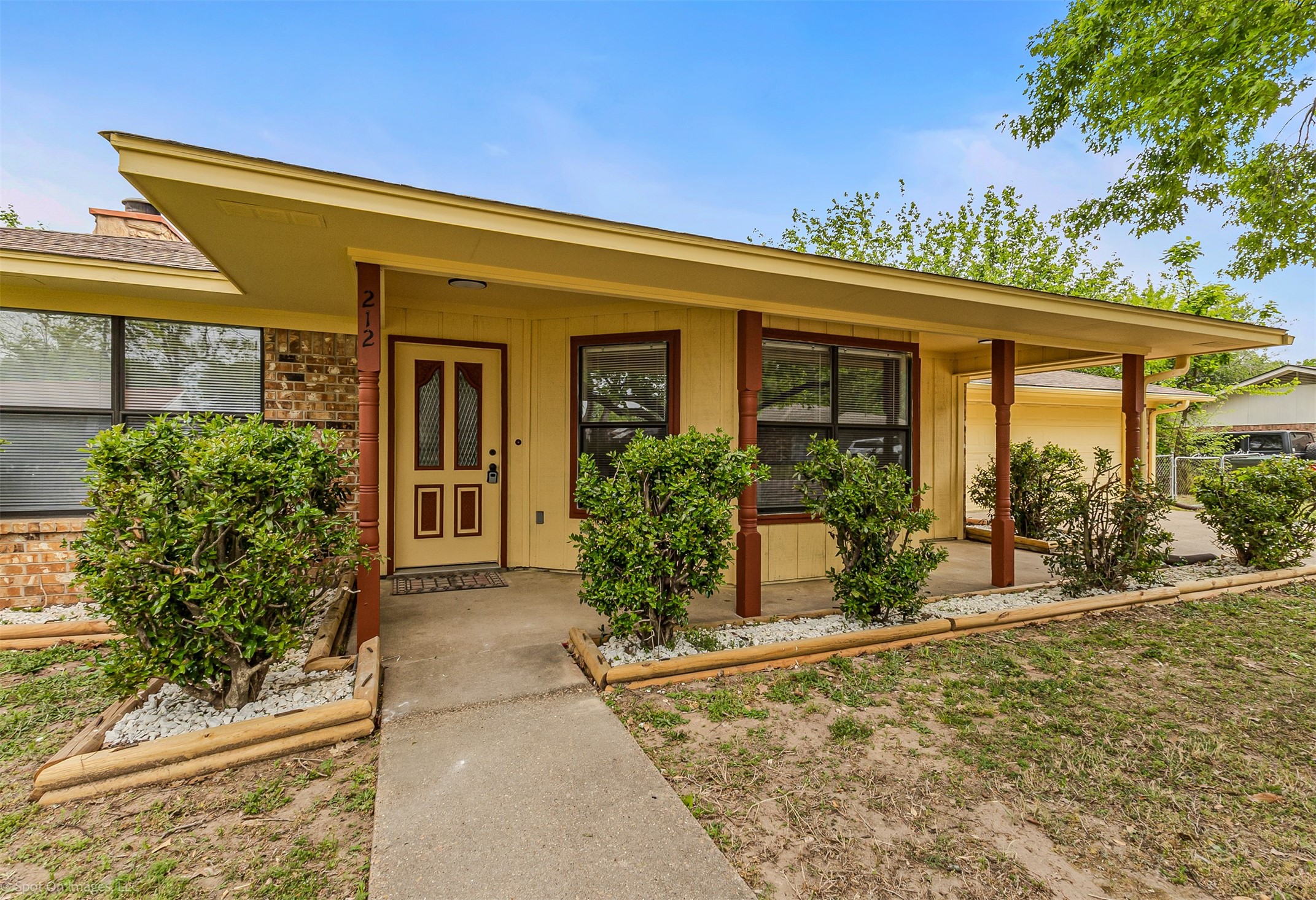 212 W Mcafee Street Mabank TX 75147