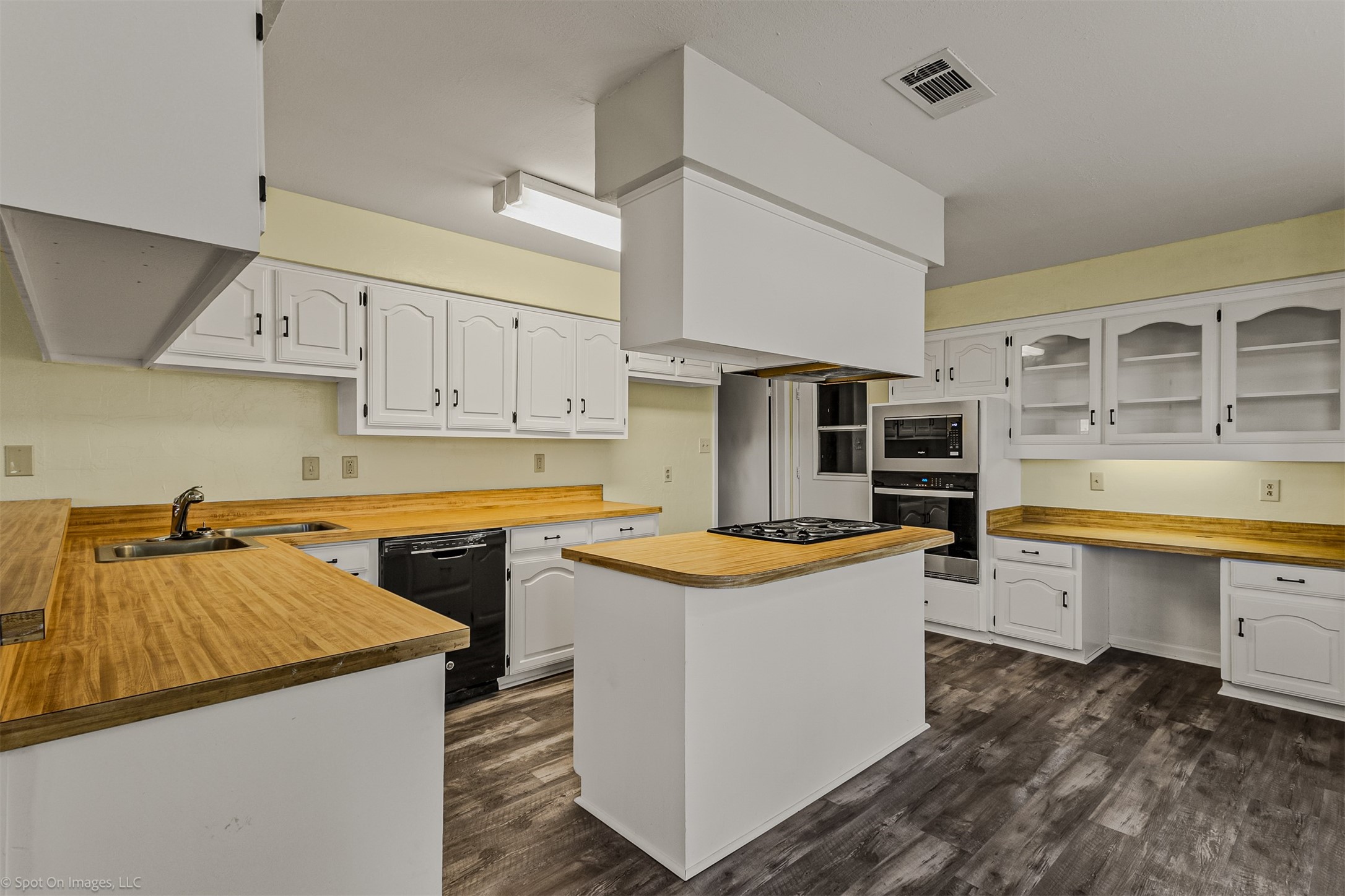212 W Mcafee Street Mabank TX 75147