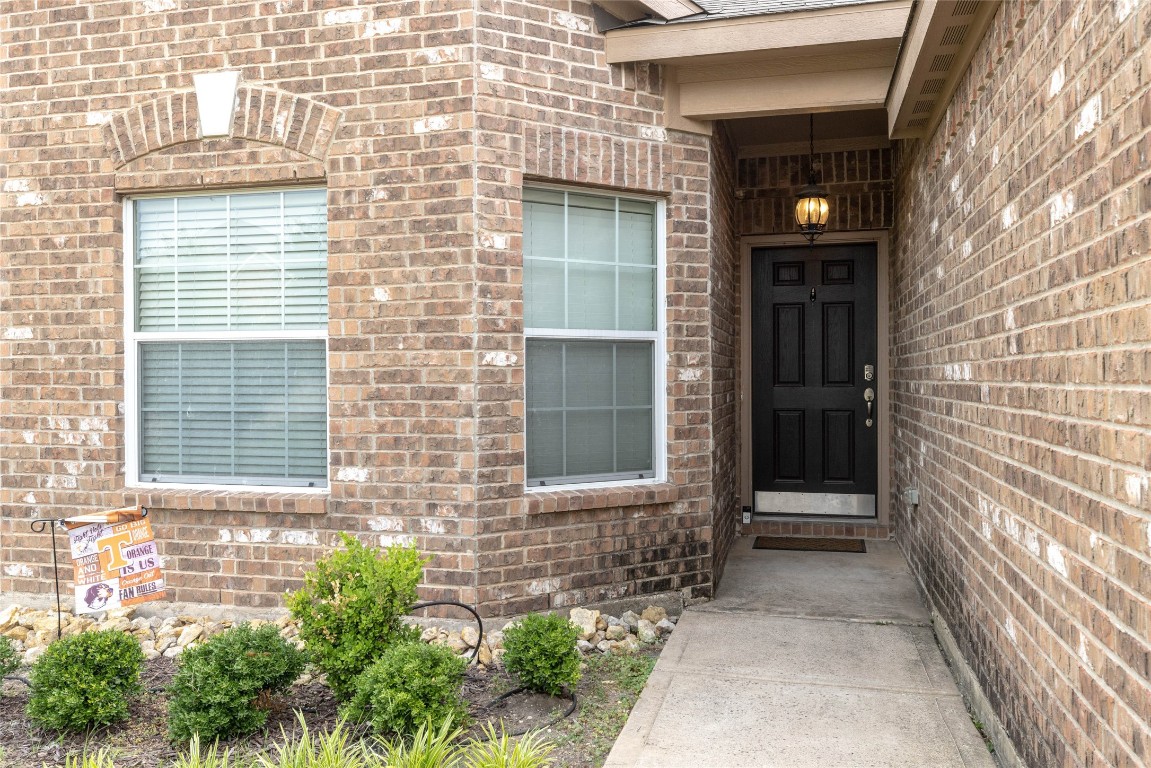 113 Dodge City Court Newark TX 76071