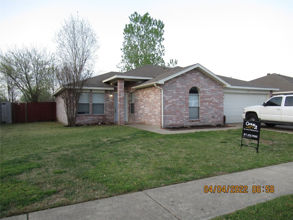 521 Bailey Street Saginaw TX 76179