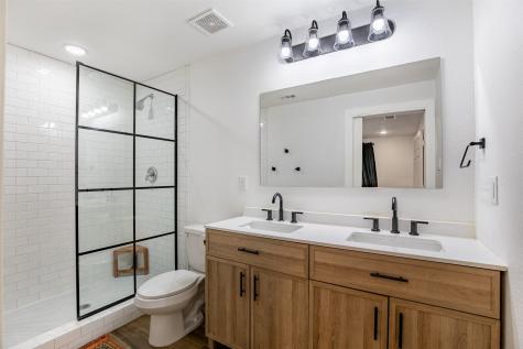 1239 Whitaker Avenue Dallas TX 75216
