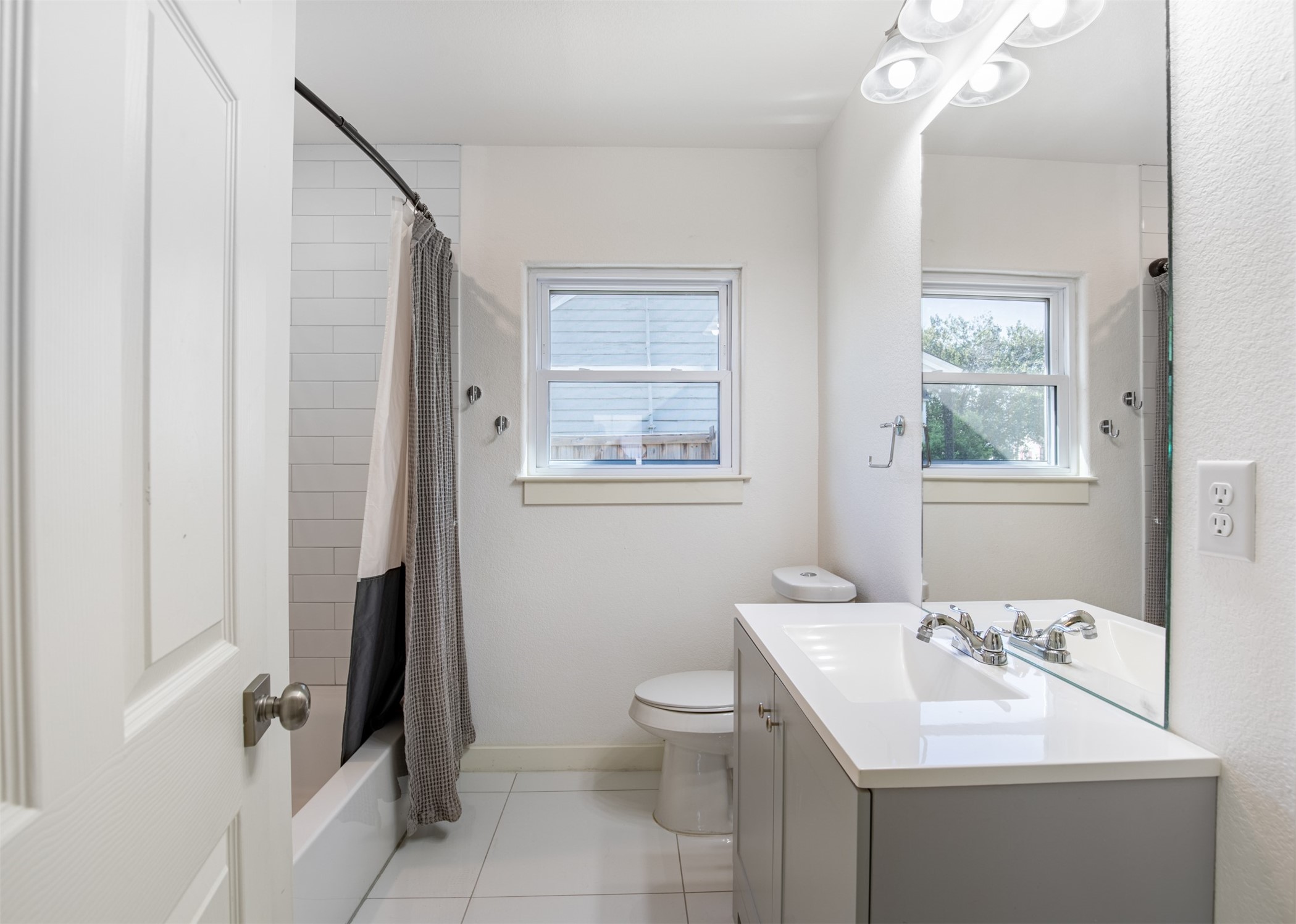 1239 Whitaker Avenue Dallas TX 75216