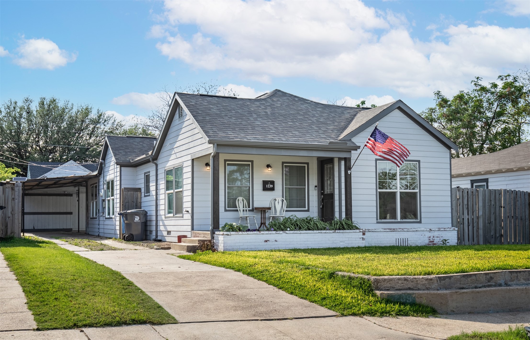 1239 Whitaker Avenue Dallas TX 75216
