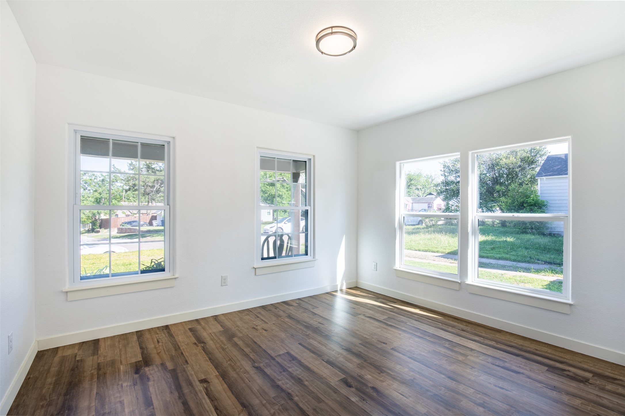 1239 Whitaker Avenue Dallas TX 75216