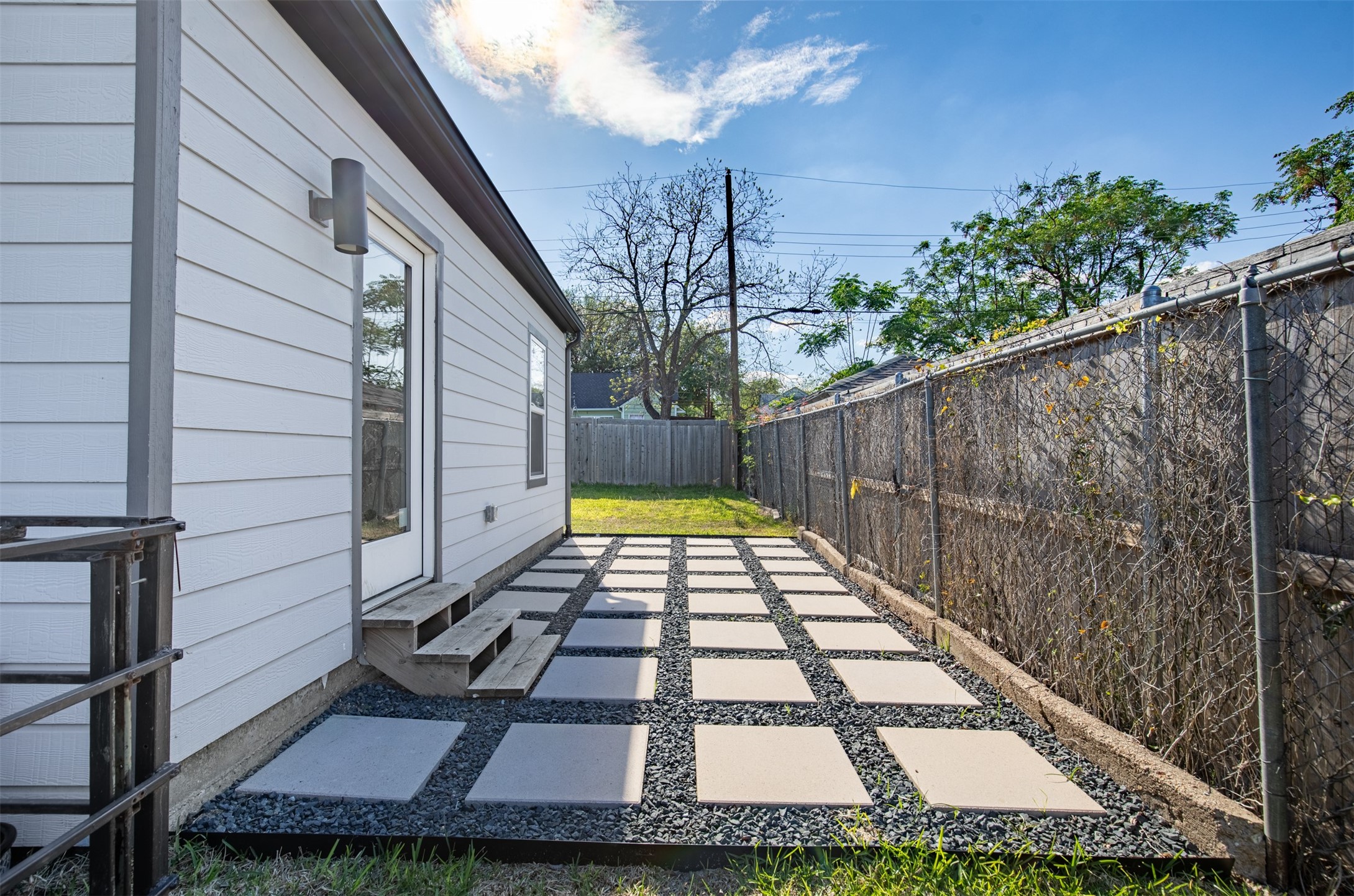 1239 Whitaker Avenue Dallas TX 75216