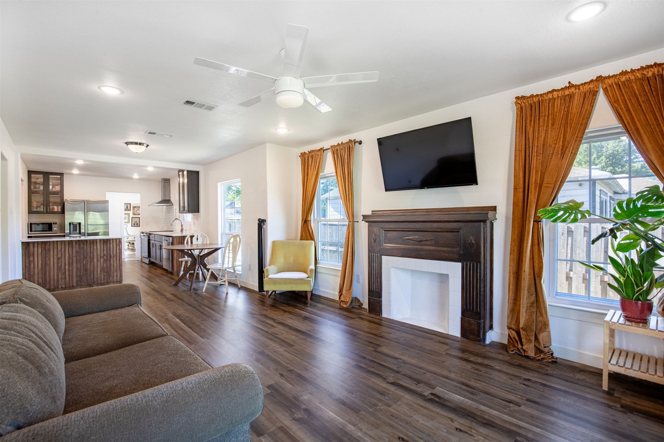 1239 Whitaker Avenue Dallas TX 75216