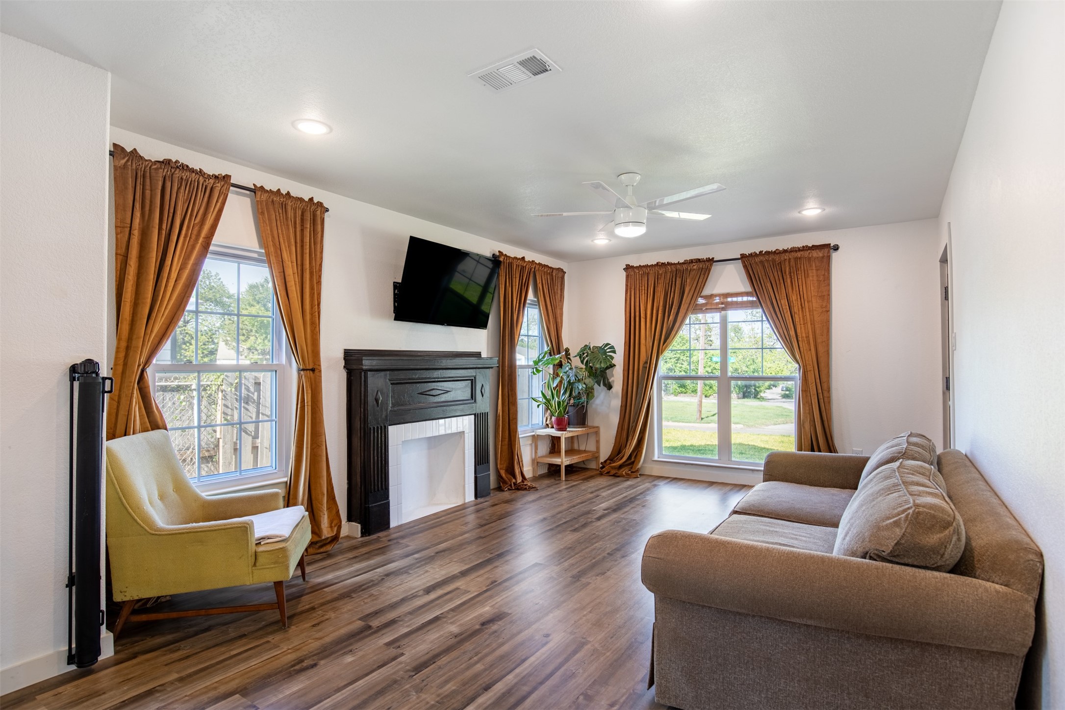 1239 Whitaker Avenue Dallas TX 75216