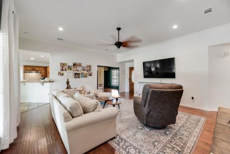 841 S Clinton Lane Midlothian TX 76065