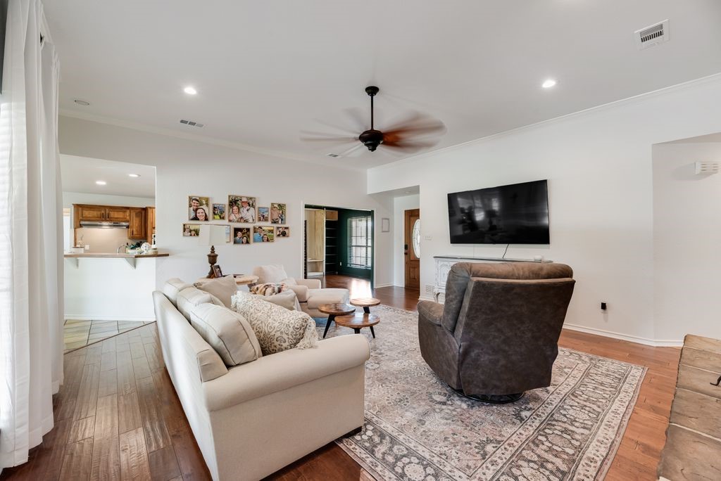841 S Clinton Lane Midlothian TX 76065