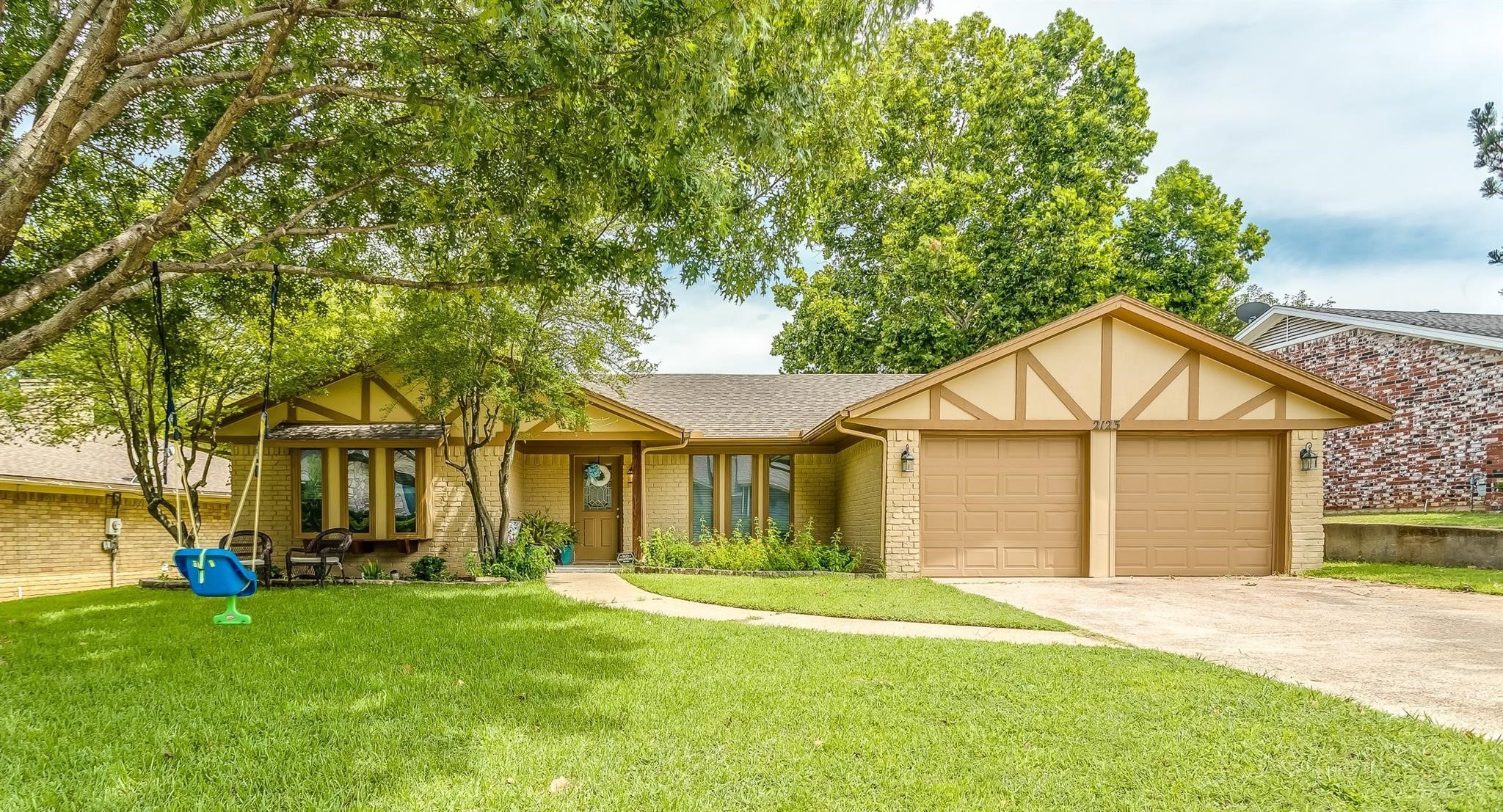 2123 Valleydale Drive Arlington TX 76013