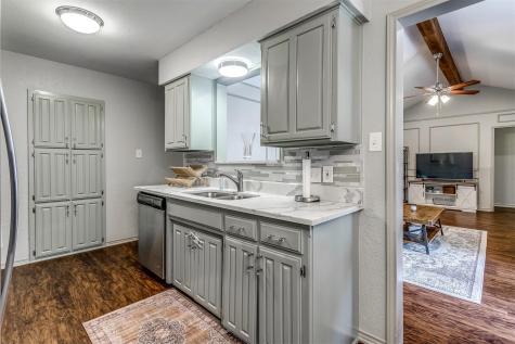 2123 Valleydale Drive Arlington TX 76013