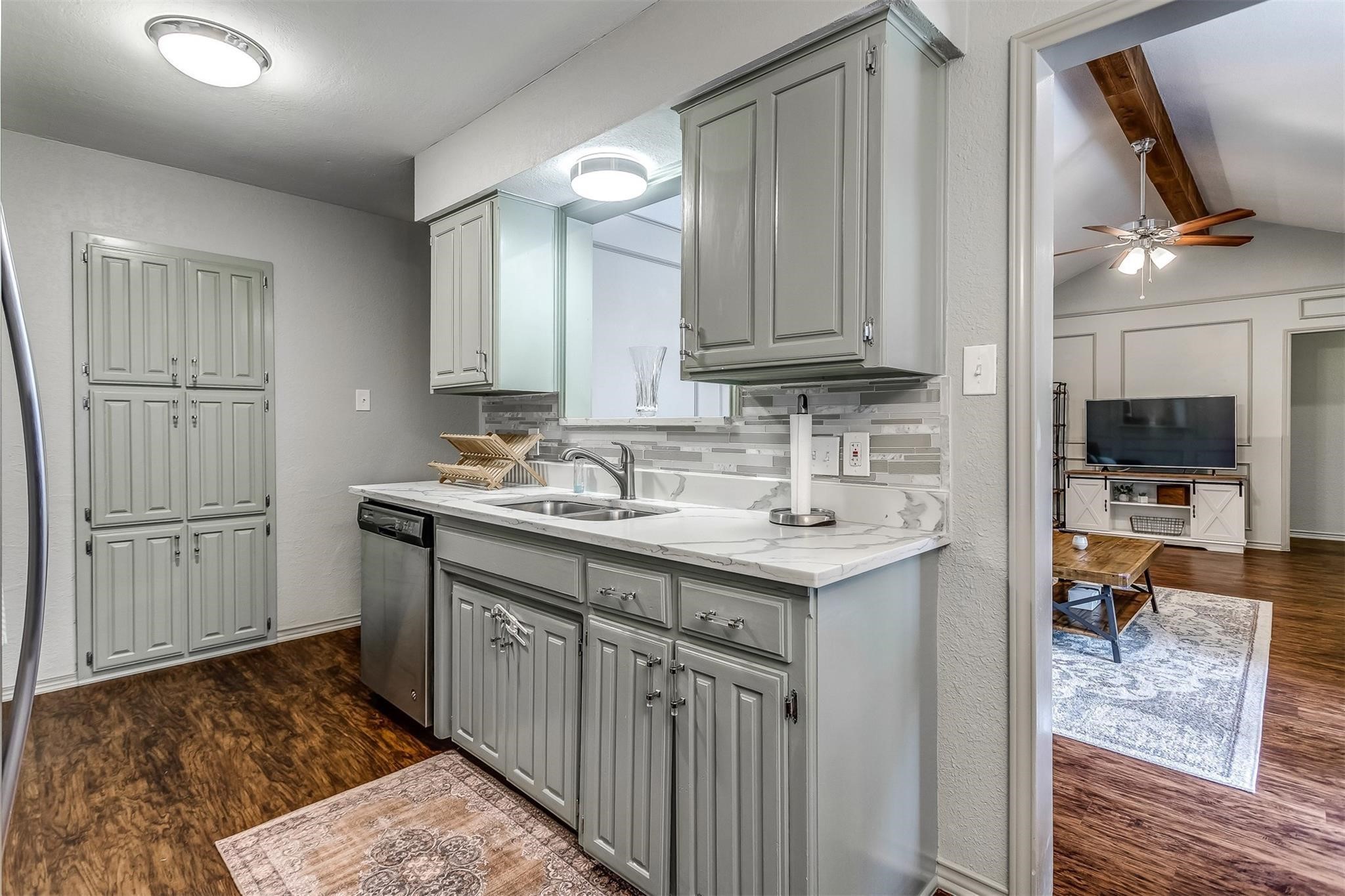 2123 Valleydale Drive Arlington TX 76013