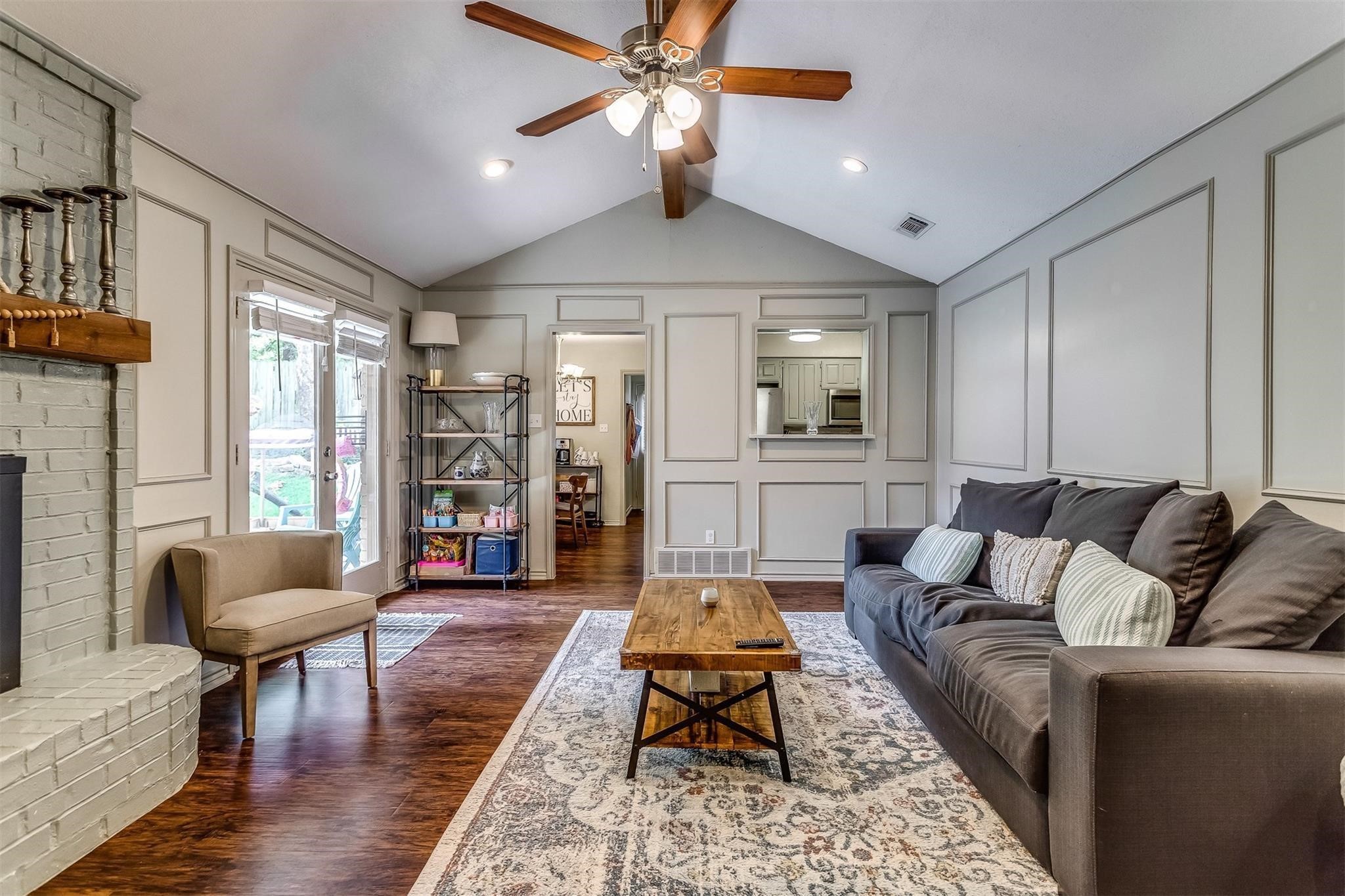 2123 Valleydale Drive Arlington TX 76013
