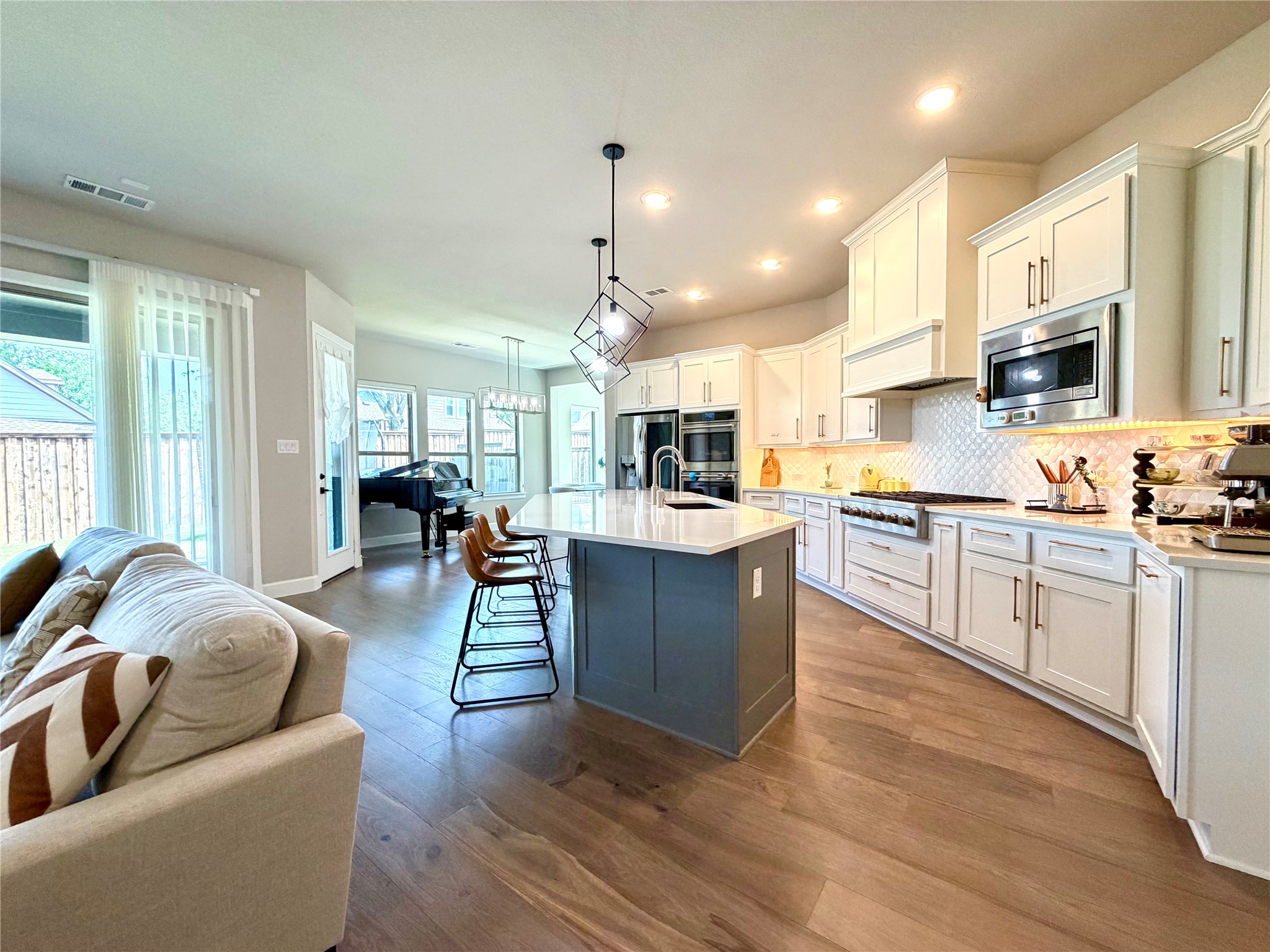 2912 Deerhurst Drive Highland Village TX 75077