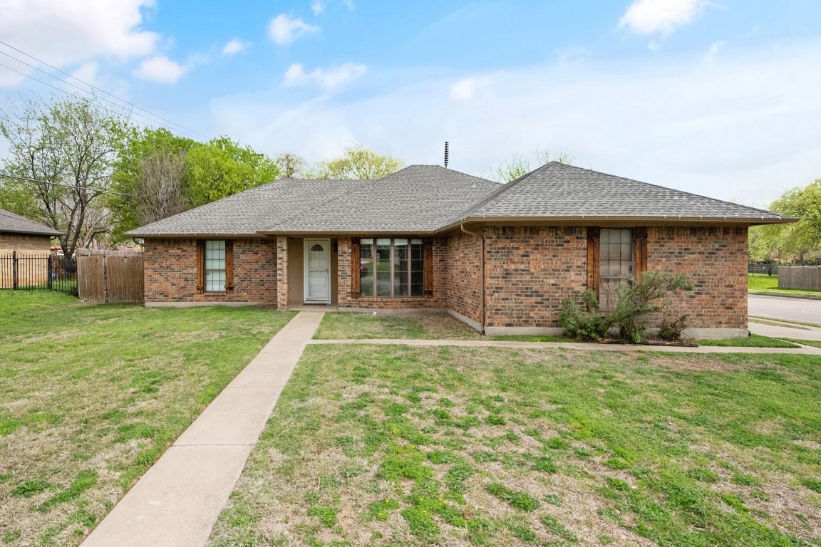 800 Ridgeview Drive Burleson TX 76028