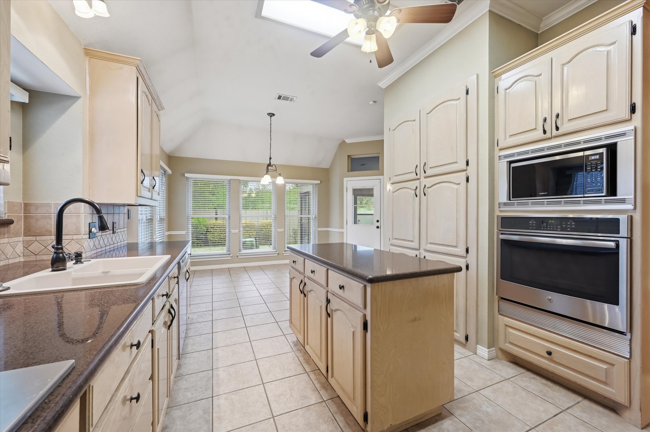 1616 Oak Creek Drive Hurst TX 76054