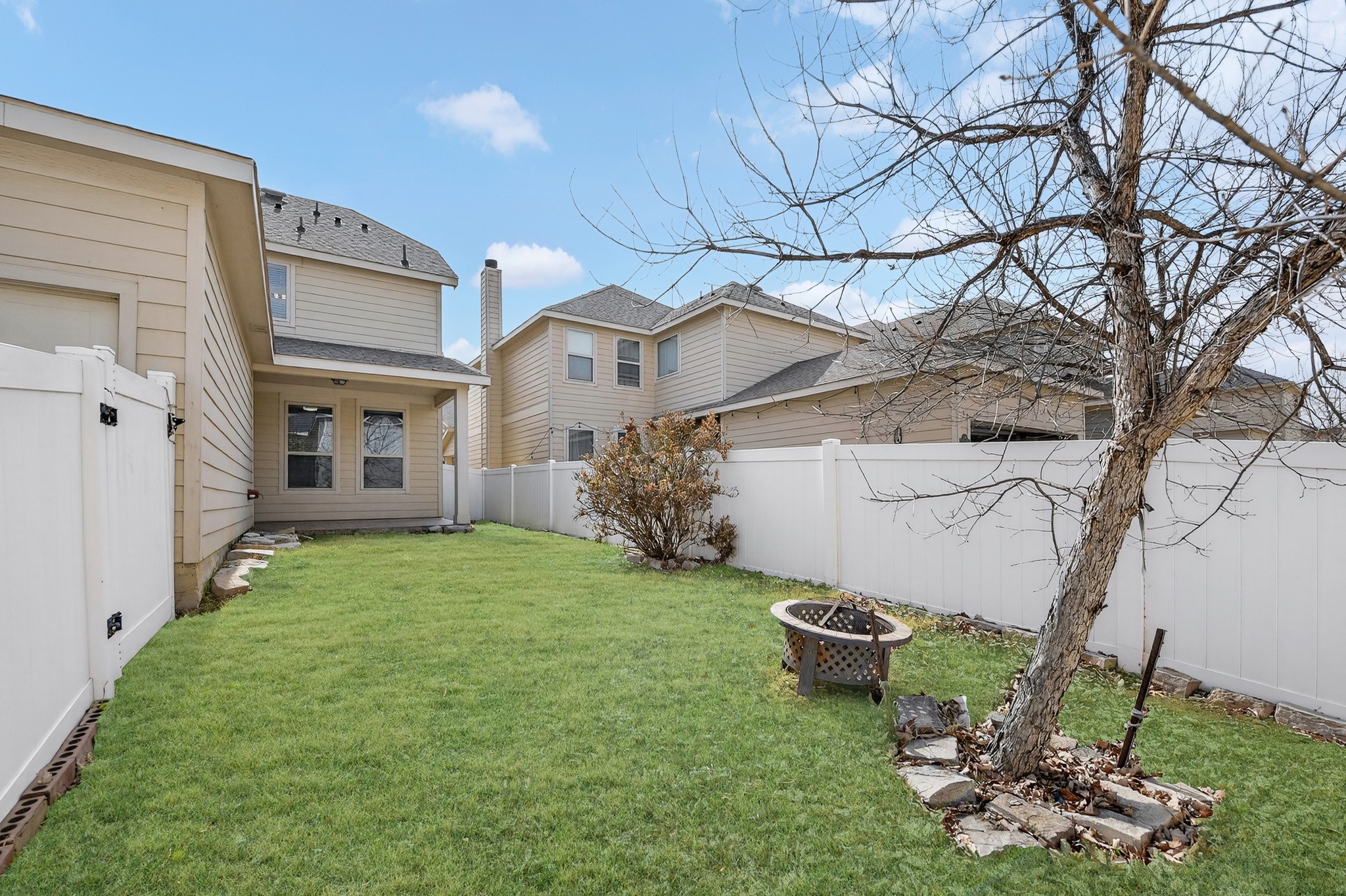 1049 Marietta Lane Aubrey TX 76227